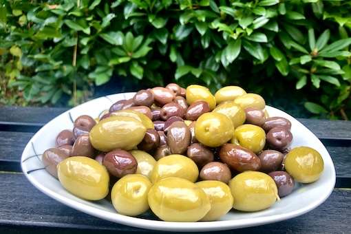 Green vs Black: Which Olives to Choose?